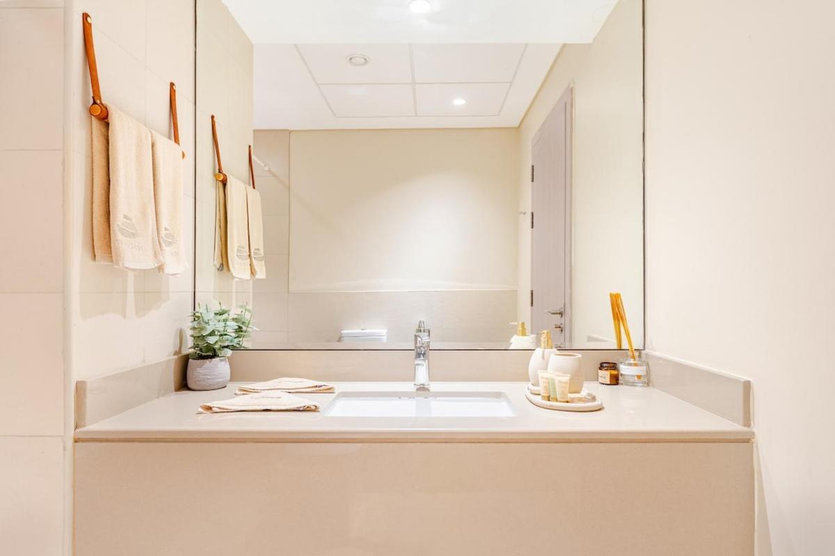 Wabisabi 2Br Stay Walk To Ferrari & Warner Bros Apartamento